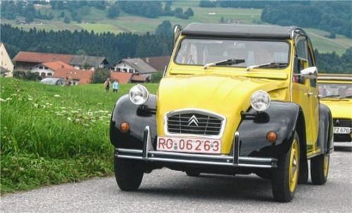 Entspanntes Fahrvergnügen mit dem französischen KultAuto. Foto  Hötzelsperger