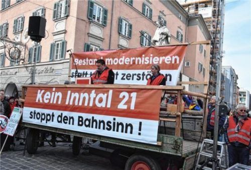 3000 Menschen protestierten im Februar 2020 in Rosenheim gegen die Pläne zum Neubau der Brenner-Zulaufstrecke durch das Inntal. Foto Schlecker