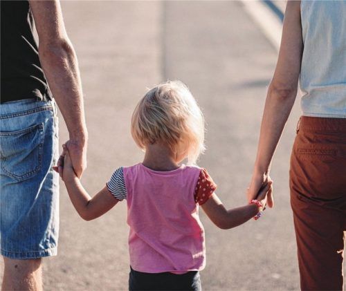 Familien und Alleinerziehende haben jetzt ein paar Euro mehr.