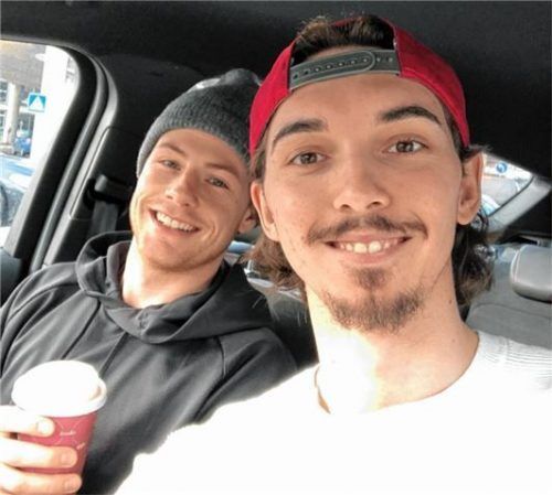 Freuten sich nach dem Wiedersehen: Jake Smith (links) und Simon Heidenreich, der den Kanadier abholte.