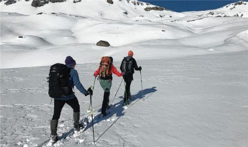 Für jeden Anspruch etwas im Programm: Deutscher Alpenverein bietet Schneeschuhtouren, sowie Skitouren und Wanderungen in diesjährigem Program an.Foto Knarr