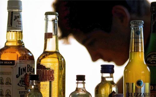 Im Alkoholrausch soll ein 63-jähriger Rosenheimer eine Polizistin beleidigt haben. Unter anderem dafür musste sich der Obdachlose jetzt vor dem Amtsgericht Rosenheim verantworten. Foto dpa