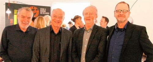 Im Gespräch sind (von links) Michael Stratbücker, Kreisheimatpfleger, Bad Aibling, Christoph Maier-Gehring, Kulturreferent des Landkreises Rosenheim, Robert Berberich, Kulturreferent des Rosenheimer Kulturamtes, und Reinhard Knirsch, Zweiter Vorsitzender des Rosenheimer Kulturforums und zugleich Geschäftsführer von Radio Regenbogen. Foto  Matovina
