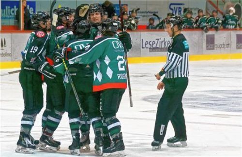 Jubel bei den Starbulls-Junioren, die in den Top-Spielen gegen Ingolstadt einen Sieg landeten.Foto Krumpe