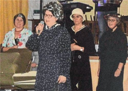 Jungfrauen auf Männersuche beim Weiberfasching in Frauendorf. Foto fill
