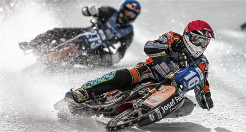 Markus Jell vom MSC Teisendorf, hier vor Jimmy Tuinstra, darf sich über seine Nominierung für die Team-WM freuen.Foto Weitz