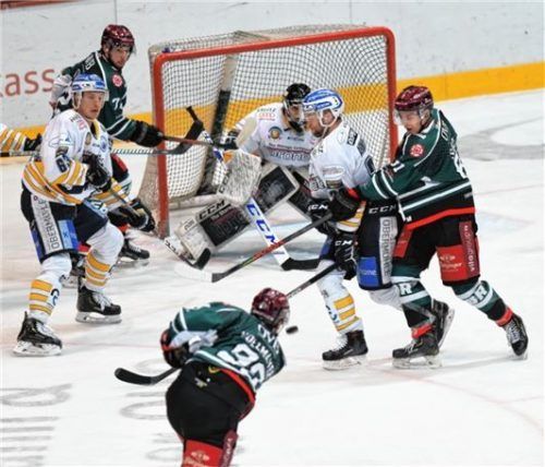 Max Vollmayer zog aus guter Position ab, aber Riessersees Keeper parierte den Schuss des Verteidigers.