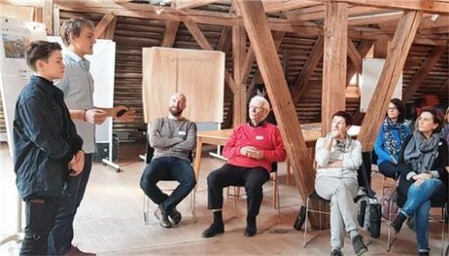 „MehrWeg statt EinWeg“ lautete der Titel eines Workshops mit Plastikrebell Skeide und der Schülerinitiative „Grafing Goes Green“.Foto Energieagentur EbersberG-München