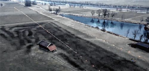 Mit einer Drohne wurde die Aktion in Niederaudorf fotografisch festgehalten. Der abgesteckte Korridor entspricht nicht dem tatsächlichen Standort der möglichen Verknüpfungsstelle.Foto re