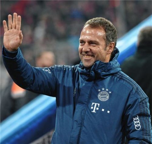 Mit ihm ging es wieder aufwärts: Bayern-Trainer Hansi Flick, der am Sonntag zum Spitzenspiel gegen Leipzig auch vier Leser der OVB-Heimatzeitungen in der Allianz-Arena begrüßen kann. Foto  dpa