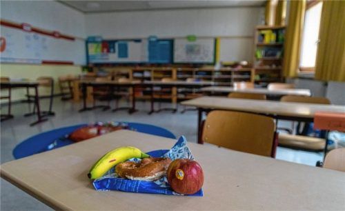 Natürlich kann man als Schulkind auch mit Obst und einer Breze in der Mittagsbetreuung satt werden. Nudeln mit Soße oder Kaiserschmarrn mit Apfelmus wären aber doch noch einen Tick besser und sollen ab nächstem Schuljahr in der Grundschule Vogtareuth angeboten werden.Foto thomae