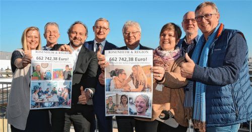 Riesenfreude über das Spendenergebnis (von links): Helga Knickenberg, Dietmar Klemens (beide Benedetto-Menni-Nest), OVB-Verleger Oliver Döser, Berthold Wübbeling, Egon Forchhammer, Nina Jenewein-Lipp (alle KJSW), OVBRedaktionsleiter Willi Börsch und Dieter Pfiffer (KJSW). Foto simeth