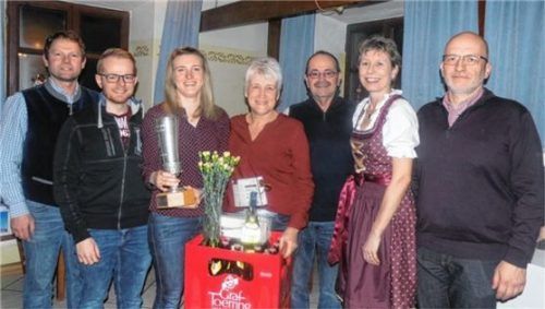 Schützenvorsitzender Hans Haider mit Team „KoSa“: Florian Kohl, Petra und Monika Salfer, Georg Kohl, Elisabeth Steinhuber und Dritter Bürgermeister Alfons Mittermaier (von links).Foto Fill