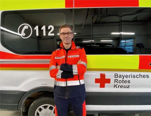 Seit 25 Jahren als Notarzt im Kreis Rosenheim unterwegs: Dr. Uli Andrich aus Brannenburg. Foto Andrich