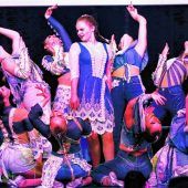 200 Tänzer im Haus der Kultur