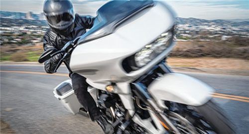 Starke Reisemaschine: die CVO Road Glide von Harley-Davidson. Foto ampnet/jri/hd