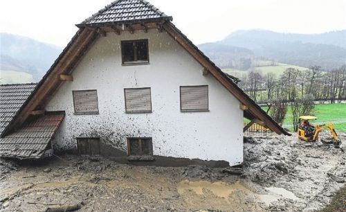 Unglücksfall: Starkregen löste in Baden-Württemberg diesen Bergrutsch aus. Foto dpa/Seeger