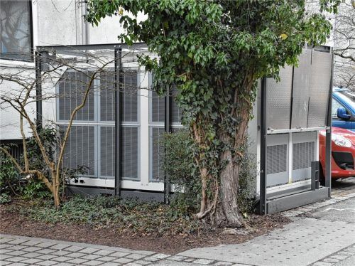 Unscheinbar, aber innovativ: die zentrale Kälteversorgung in Rosenheim.Foto SChlecker