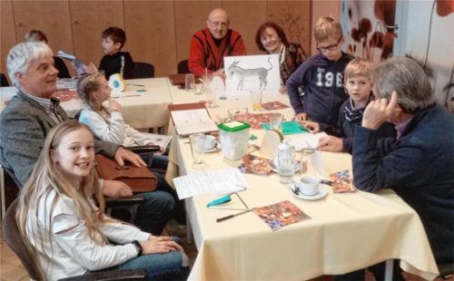 Viel zu bereden gab es, als die Schüler der Grundschule Schloßberg die Seniorenbegegnungsstätte besuchten.Foto re