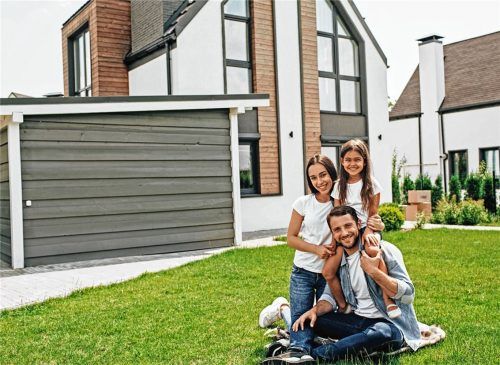 Wer energetisch saniert, kann die Kosten dafür steuerlich geltend machen. Bis zu 40000 Euro gibt es auf diesem Wege zurück. Foto djd/FSDE/Erica Smit - stock.adobe.com