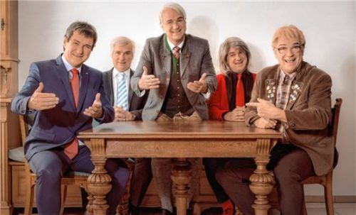 Wolfgang Krebs in seinen verschiedenen Rollen: Markus Söder, Horst Seehofer, Schorsch Scheberl, Meggy Montana und Edmund Stoiber (von links). Foto Wiebe