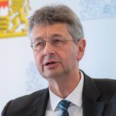 „Abitur-Verschiebung steht noch nicht zur Debatte“