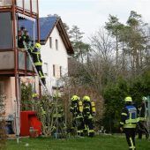 Reizgas: Vier Menschen aus Wohnung gerettet