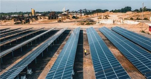 Am Bau eines 7260 Solarmodule umfassenden Projektes in den USA war die Haager Schletter Group beteiligt. Foto Schletter