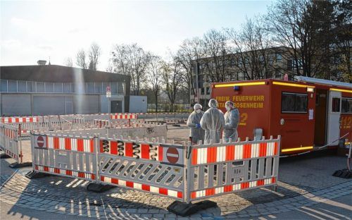 Auf der Loretowiese in Rosenheim wurde gestern ein Corona-Testzentrum eingerichtet.Foto Schöne