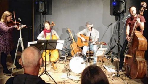 „Augustin“ präsentierte in Rimsting ein feines, melodisches Folk-Programm. Foto friedrich