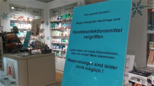 Ausverkauft: Viele Apotheken klagen über Engpässe bei der Versorgung von Desinfektionsmitteln. Wann wieder geliefert wird ist unklar. Die Empfehlung der Apotheker: Regelmäßiges Händewaschen mit Seife senkt das Infektionsrisiko. Foto Enzinger