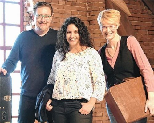 Barbara Seitle, Sabine Beck und Mathias Petry sind das Liedermacher-Trio Hudlhub, das in Oberaudorf gastiert. Foto  re