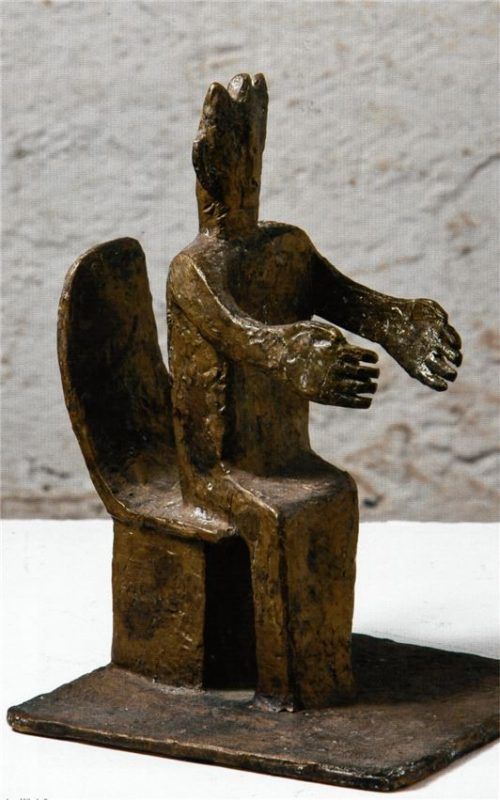 „Begrüßender König“, Bronze. Die Arbeit ist Teil einer Serie „Kleiner Könige“, die in den 70er- und 80er-Jahren entstanden sind und zu Märkls Hauptwerken zählen.