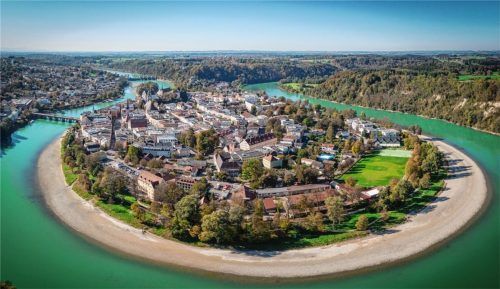 Behutsam wird sich Wasserburg laut Integriertem Stadtentwicklungskonzept (ISEK) weiterentwickeln. Ein Steg über den Inn für Radler und Fußgänger gehört zum Programm. Foto John Cater
