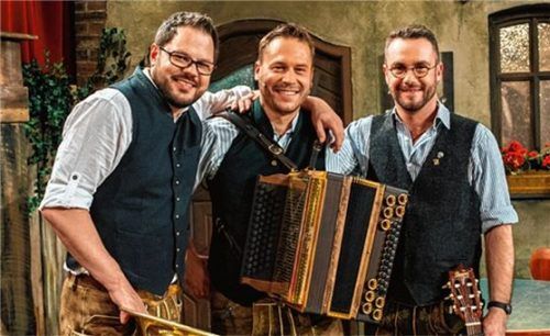 Bei den Brettl-Spitzen dabei ist die „Schleudergang“ mit (von links) Raimund Pauli, Florian Weinmann und Roland Stetter. Foto BR