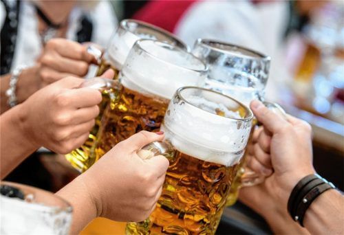 Bier hat in Bayern einen hohen Stellenwert. Die heimischen Brauereien sind wie viele andere Betriebe auch von der Corona-Krise betroffen, stellen aber ihre Produktion weiterhin sicher. Foto dpa