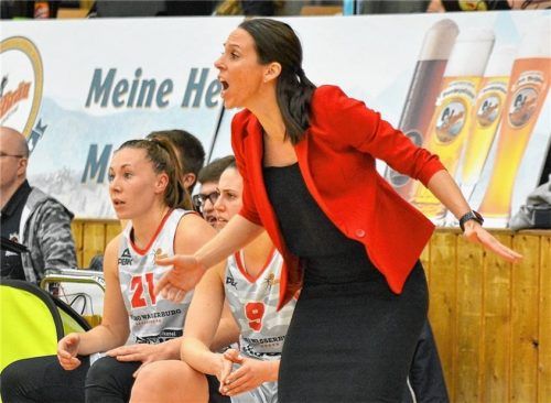 Da half alle Anfeuerung nichts: Sidney Parsons und Wasserburgs Damen mussten sich im Top-Spiel dem Spitzenreiter Keltern geschlagen geben.Foto Hörndl