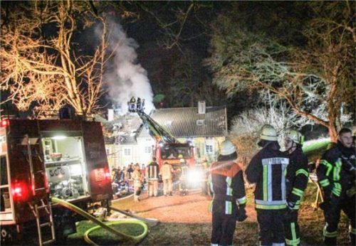 Das Dach war nicht mehr zu retten, das Haus ist durch den Brand unbewohnbar geworden. Foto Reisner