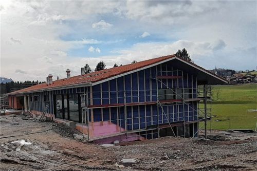 Der neue Samerberger Kindergarten soll bis zum Sommer fertiggestellt sein. Die Arbeiten befinden sich voll im Zeitplan.