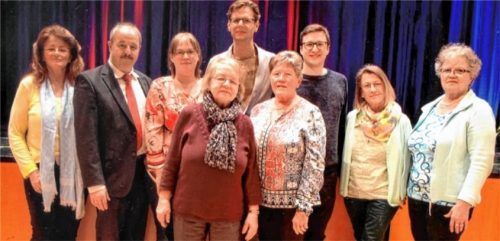 Der neue Vorstand (von links): Bernadette Dzikowski (Beisitzerin), Kreisvorsitzender Peter Kloo, Michaela Zin (Schriftführerin), Heidrun Mateka (Beisitzerin und Revisorin), Alessandro Bertolini (Revisor) Katharina Nebauer (Vize-Vorsitzende und Clubleiterin), Tobias Wudy (Kassier), Waltraud Huber (Beisitzerin) und Annemarie Kock (Beisitzerin). Nicht auf dem Bild ist die Vorsitzende Ivett Krüger. Foto Klar