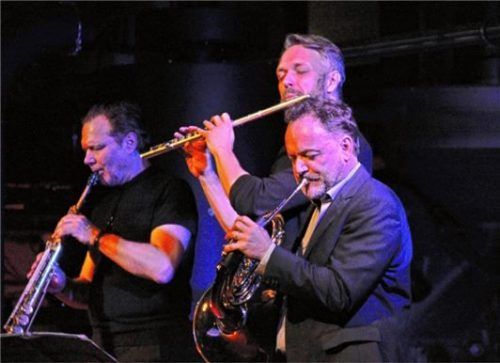 „Die Abenteurer“ beim Konzert am Irschenberg (von links) Mulo Francel (Klarinette), Philipp Sterzer (Querflöte) und Andreas Binder (Waldhorn).Foto  Binder