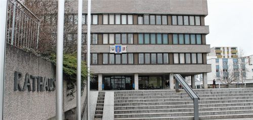 Im Rathaus stehen seit Jahren Veränderungen ins Haus. Allein mit einer Neuorganisation ist es allerdings nicht getan, um als Arbeitgeber auch in Zukunft attraktiv zu sein. Foto  Lohmann