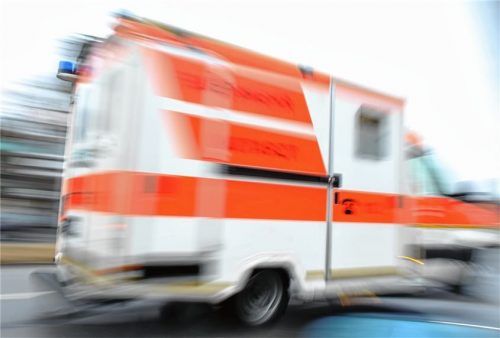 Die Fahrer der Rettungswagen sind darauf angewiesen, während der Fahrt die Hausnummern schnell zu erkennen. Foto dpa