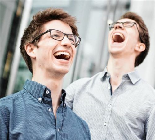 Die jungen Interpreten Aurelius (Klavier, links) und Nepomuk Braun (Violincello) treten Ostersonntag im Rahmen der Mozartwoche in Seeon auf.Foto  re