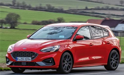 Die langsam abfallende Linie mit viel Überhang sowie der wuchtige Heckstoßfänger lassen den fünftürigen ST wie frisch vom Tuner wirken. Foto Auto-Medienportal.Net/Dennis Gauert