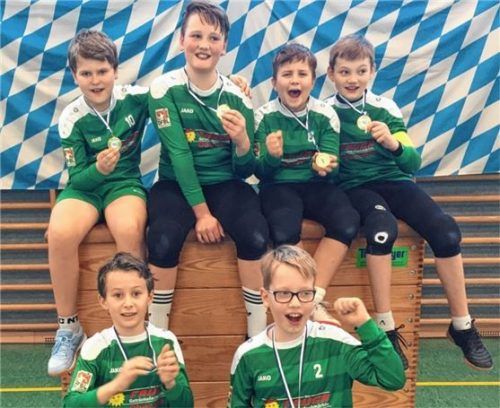 Die stolzen Medaillengewinner: Marinus Meyer, Conor Webb (vordere Reihe von links), Julian Bulicz, Benjamin Bittl, Michael Keidel, Maximilian Ortmeier (hintere Reihe von links).