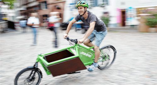 Dynamisch, gesund und umweltfreundlich: Arbeitgeber und Arbeitnehmer setzen auf neue, alternative Mobilitätskonzepte, um auch auf dem Weg zur Arbeit CO2 zu sparen. Egal ob Fahrrad, Lastenrad, Fahrgemeinschaft oder E-Fahrzeug – der klassische Dienstwagen hat ausgedient. Foto JobRad