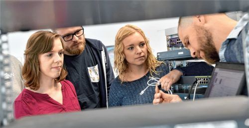 Ein Studium im IT-Bereich ist längst keine „Männersache“ mehr. Foto djd/HSW Hochschule Weserbergland