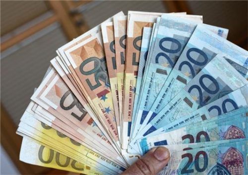 Es ging um viel Geld: Der Angeklagten wurde vorgeworfen, bei dem Versuch im Aicherpark eine Diskothek zu eröffnen, Investoren um etwa 60000 Euro betrogen zu haben. Foto dpa