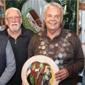 Königswürdebleibt in der Familie